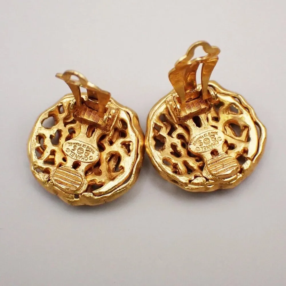 CHANEL CC Logo Button Large Earrings 25 Clip-On GHW France Vintage 398-082525 - Picture 7 of 8